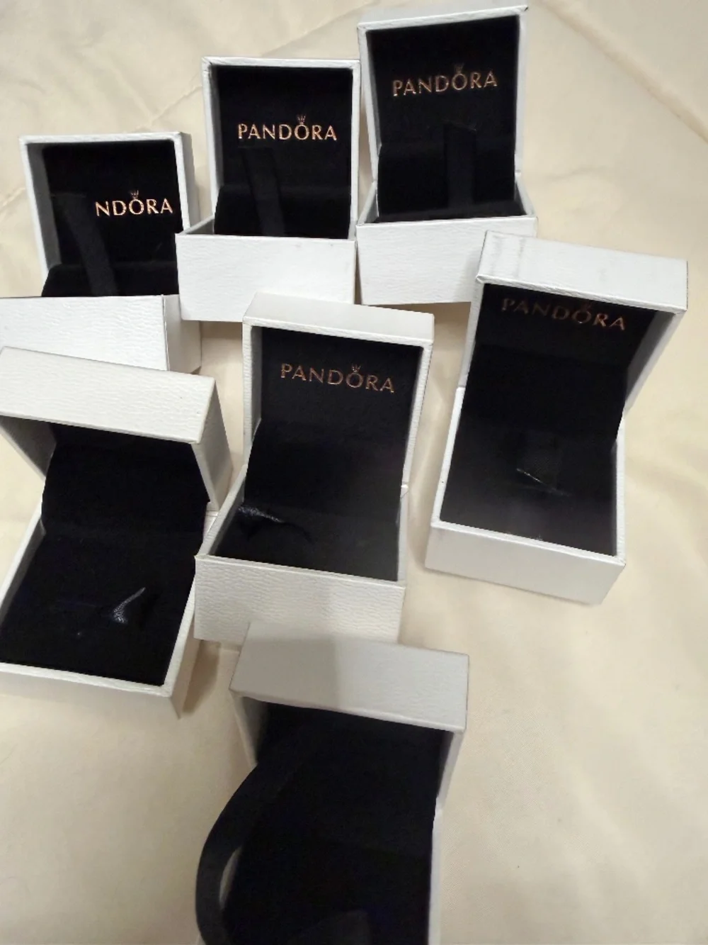 Pandora boxes - Picture 1 of 1